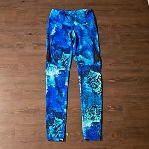women's XS blue patterned workout leggings